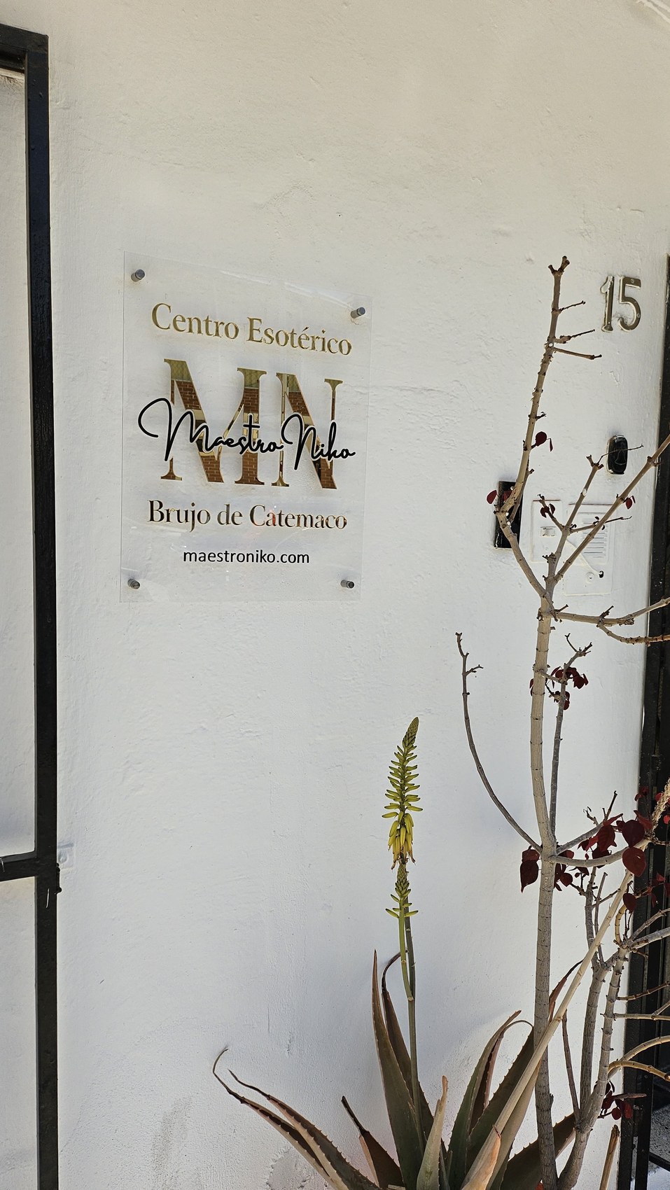 Entrada del Centro Esotérico Maestro Niko en Tonanzintla 15, Col. La Paz, Puebla
